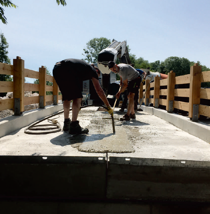 Geh- und Radwegbrücke über den Hainerbach in Bruckmühl